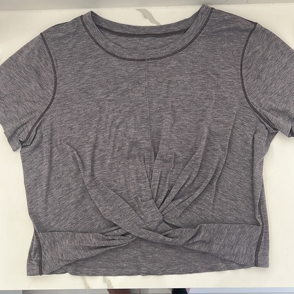 Lululemon intended crop tee in heathered black currant size 6 - Picture 2 of 6